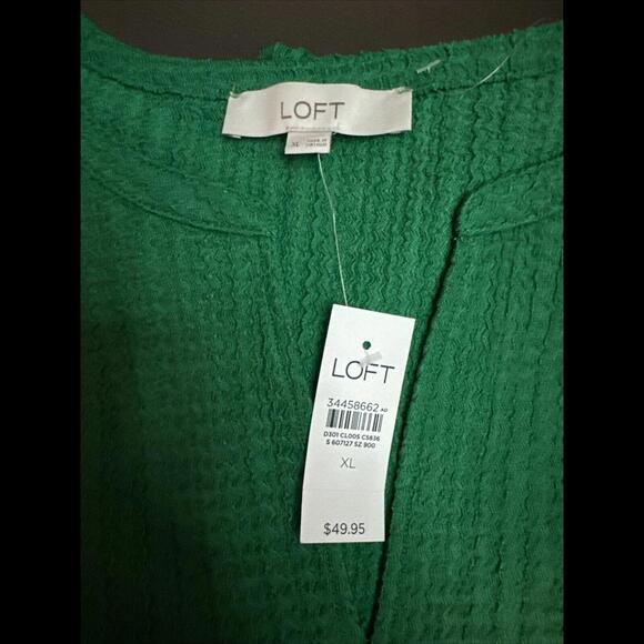 Loft XL Christmas Green Short Sleeve Blouse- NWT- V-neck W Covered buttons - Picture 7 of 7